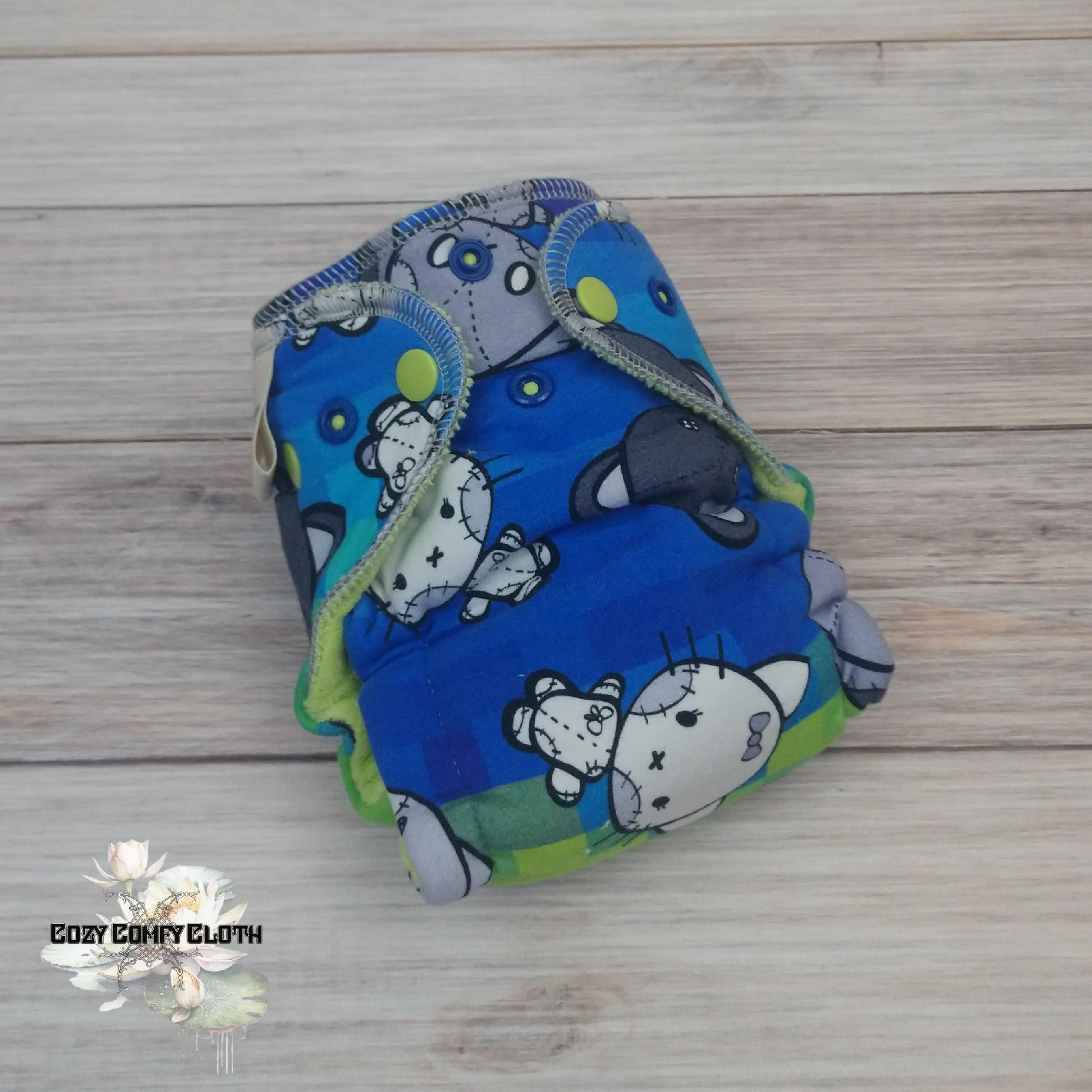 Newborn Hybrid Fitted Cloth Diaper: Windpro Fleece, Bamboo Insert