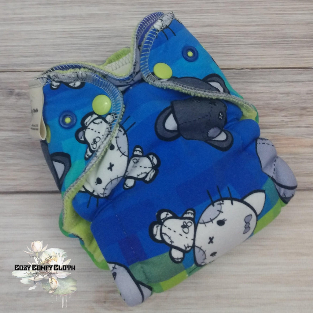 Newborn Hybrid Fitted Cloth Diaper: Windpro Fleece, Bamboo Insert